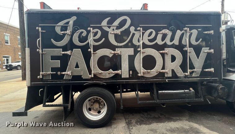 image for item JM9189 2001 Isuzu  refrigerated delivery truck