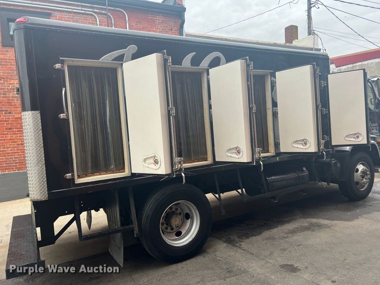 image for item JM9189 2001 Isuzu  refrigerated delivery truck