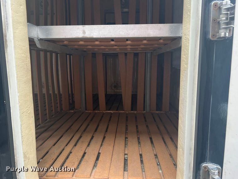 image for item JM9189 2001 Isuzu  refrigerated delivery truck