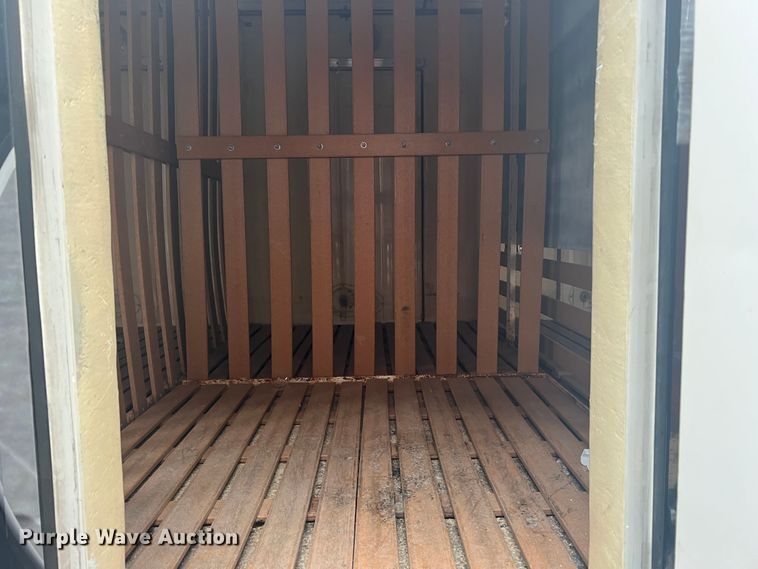 image for item JM9189 2001 Isuzu  refrigerated delivery truck