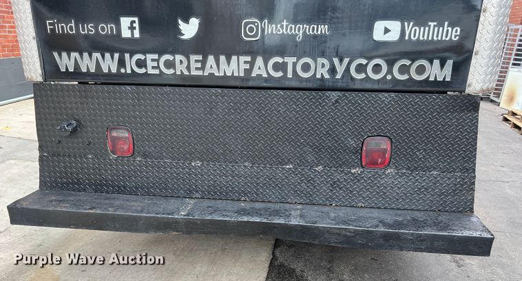 image for item JM9189 2001 Isuzu  refrigerated delivery truck