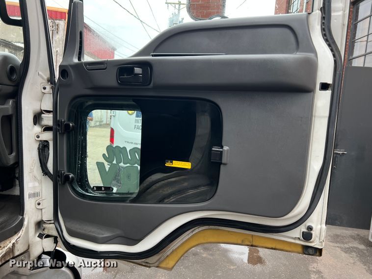 image for item JM9189 2001 Isuzu  refrigerated delivery truck