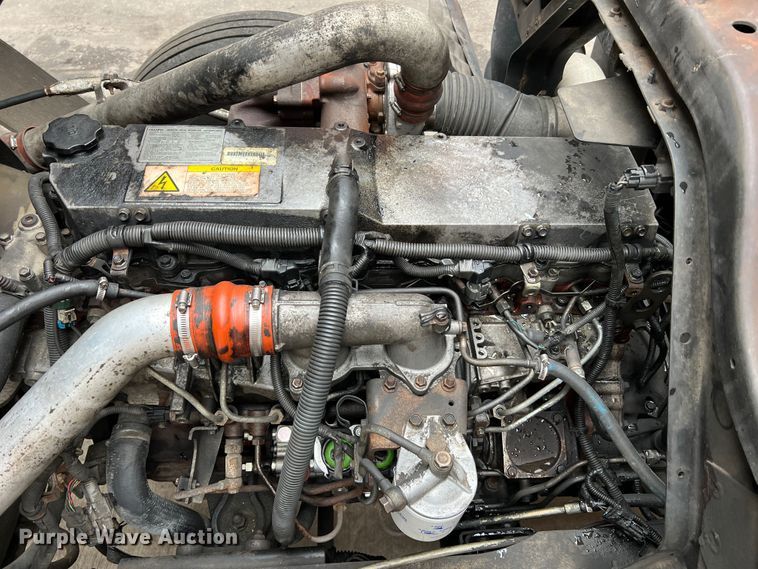 image for item JM9189 2001 Isuzu  refrigerated delivery truck