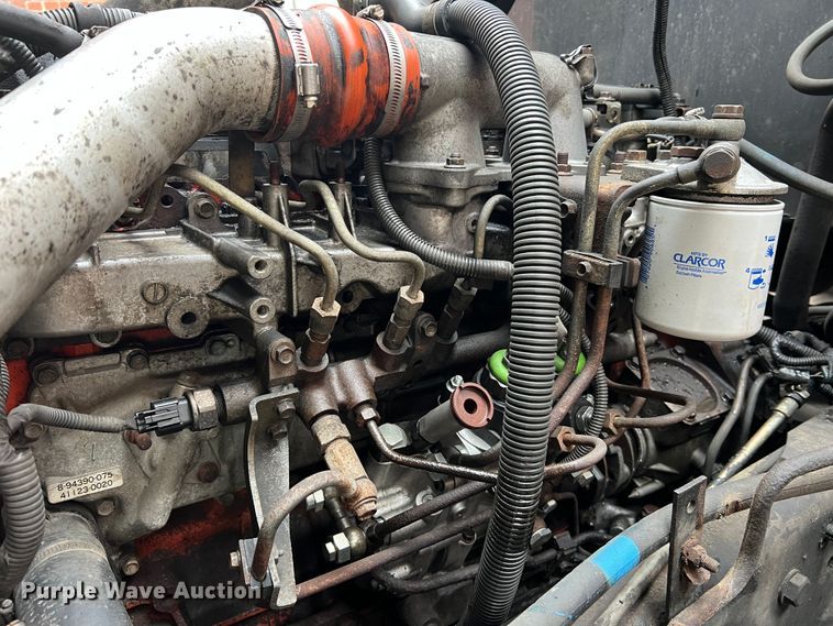 image for item JM9189 2001 Isuzu  refrigerated delivery truck