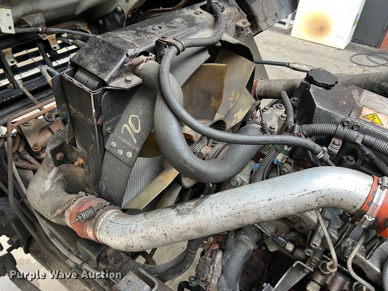 image for item JM9189 2001 Isuzu  refrigerated delivery truck