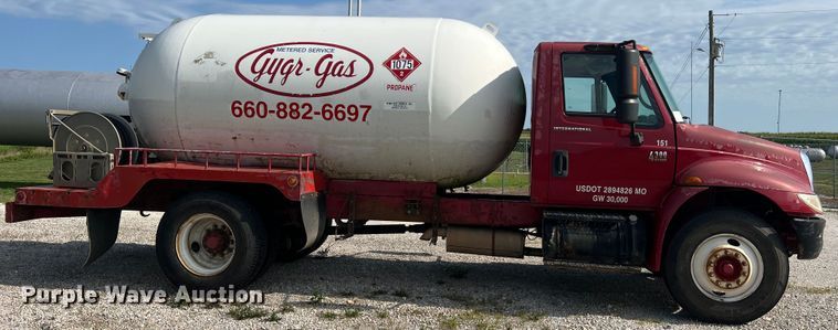 image for item JM9199 2004 International 4300  propane delivery truck