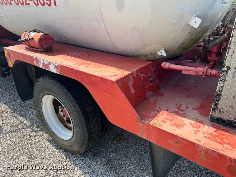 image for item JM9199 2004 International 4300  propane delivery truck