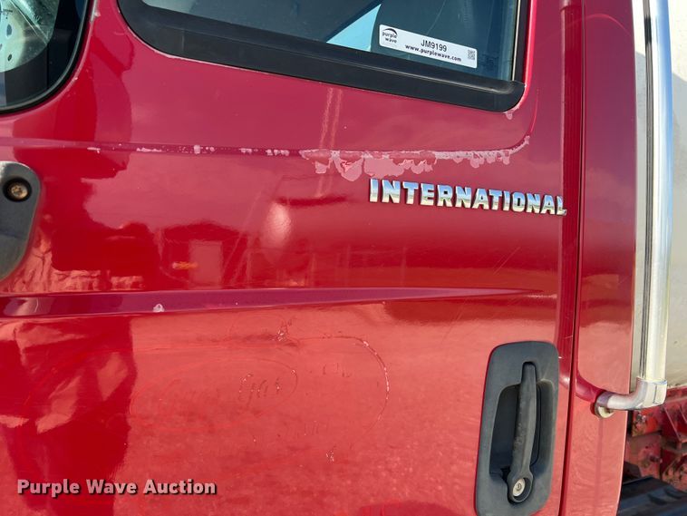 image for item JM9199 2004 International 4300  propane delivery truck