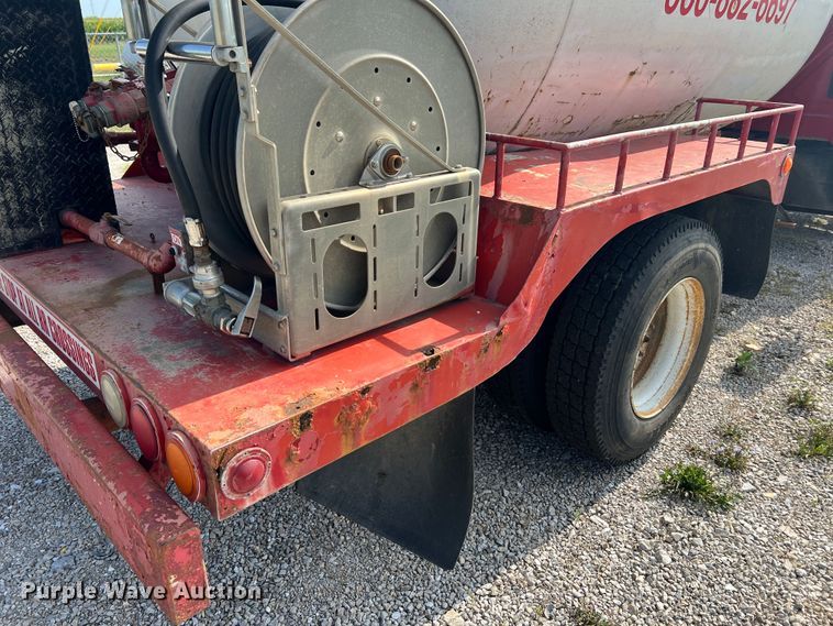 image for item JM9199 2004 International 4300  propane delivery truck