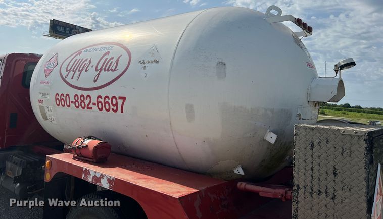 image for item JM9199 2004 International 4300  propane delivery truck