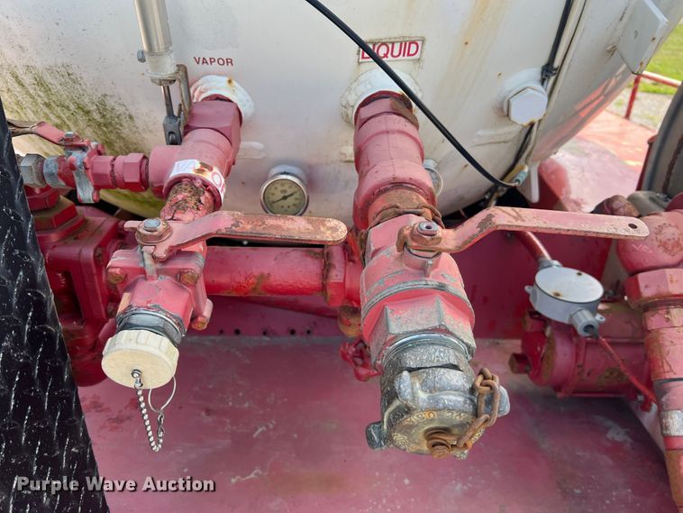 image for item JM9199 2004 International 4300  propane delivery truck