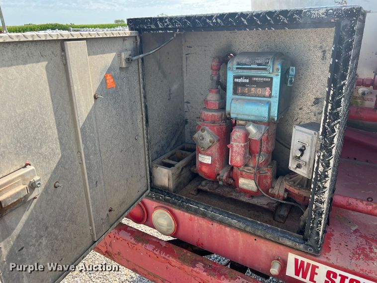 image for item JM9199 2004 International 4300  propane delivery truck