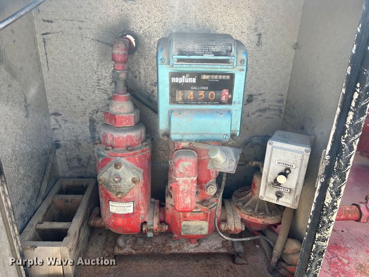 image for item JM9199 2004 International 4300  propane delivery truck