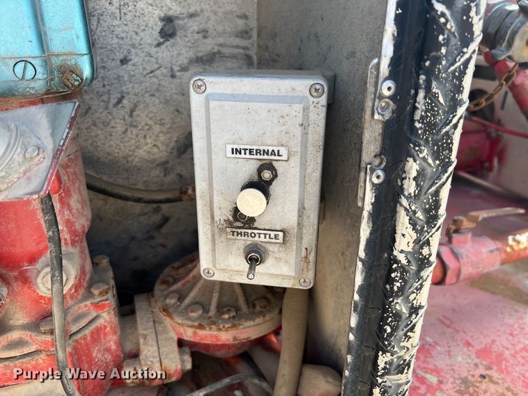 image for item JM9199 2004 International 4300  propane delivery truck