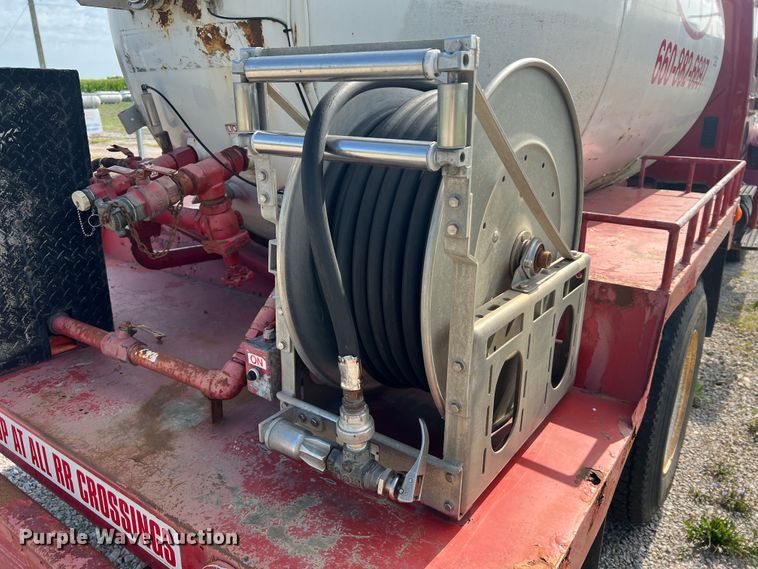 image for item JM9199 2004 International 4300  propane delivery truck