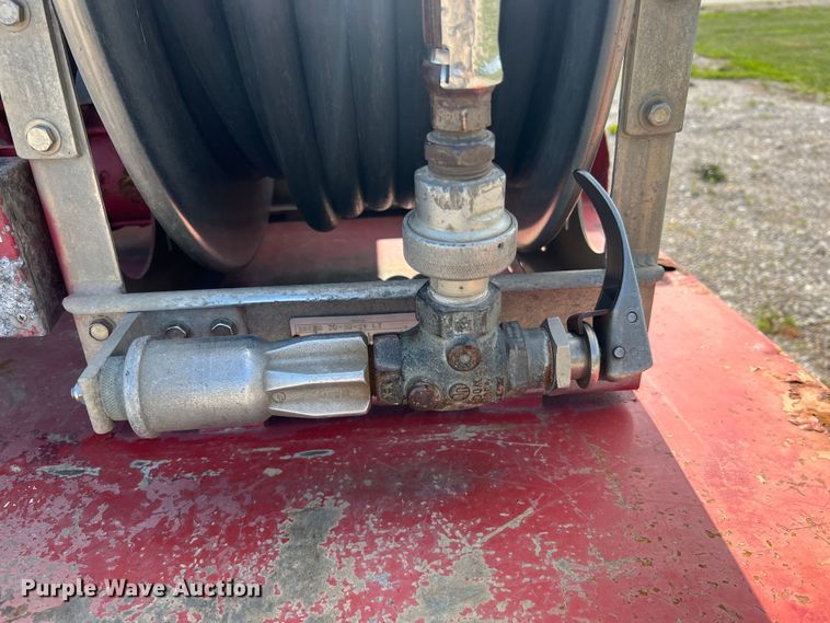 image for item JM9199 2004 International 4300  propane delivery truck