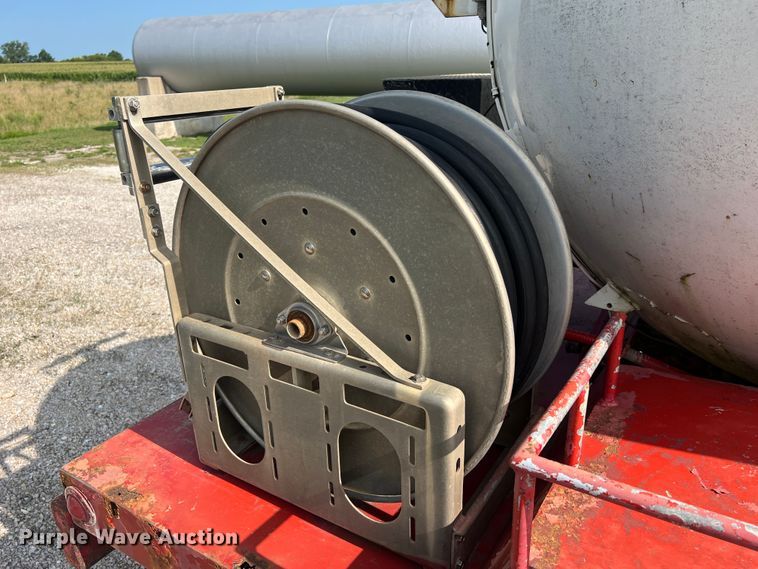 image for item JM9199 2004 International 4300  propane delivery truck