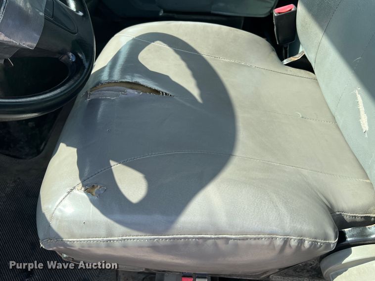 image for item JM9199 2004 International 4300  propane delivery truck