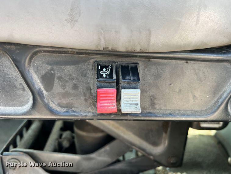 image for item JM9199 2004 International 4300  propane delivery truck