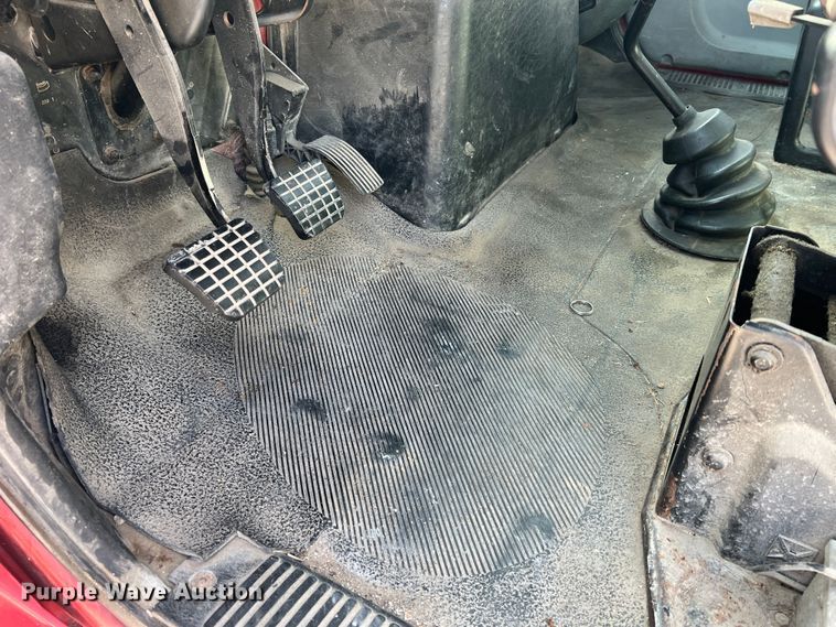 image for item JM9199 2004 International 4300  propane delivery truck