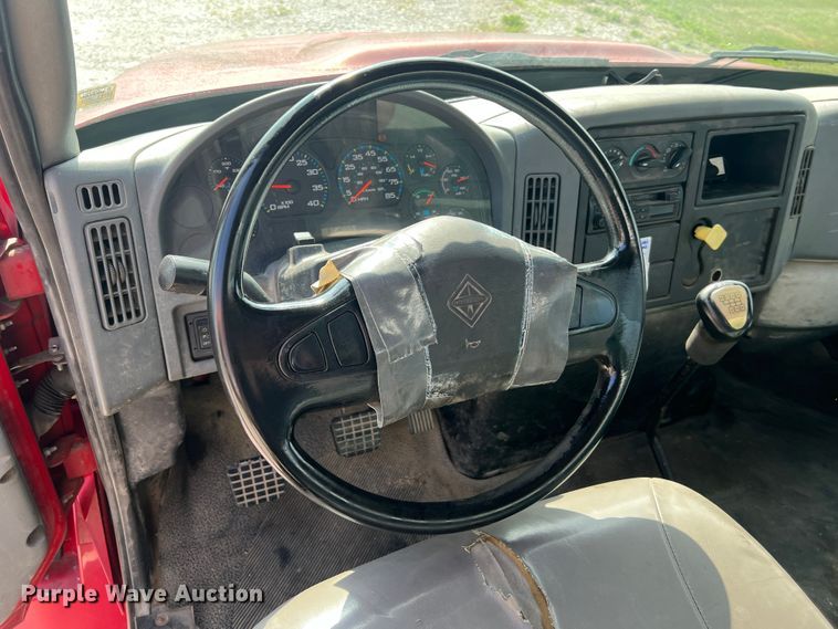 image for item JM9199 2004 International 4300  propane delivery truck