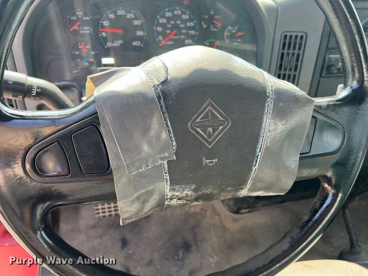 image for item JM9199 2004 International 4300  propane delivery truck