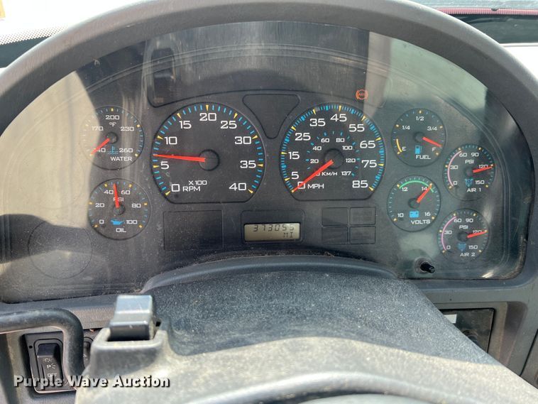 image for item JM9199 2004 International 4300  propane delivery truck