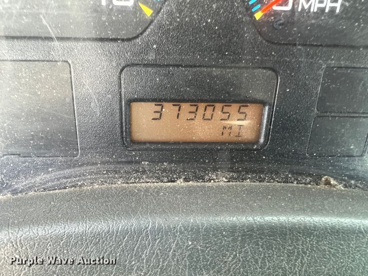 image for item JM9199 2004 International 4300  propane delivery truck