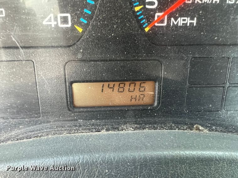 image for item JM9199 2004 International 4300  propane delivery truck