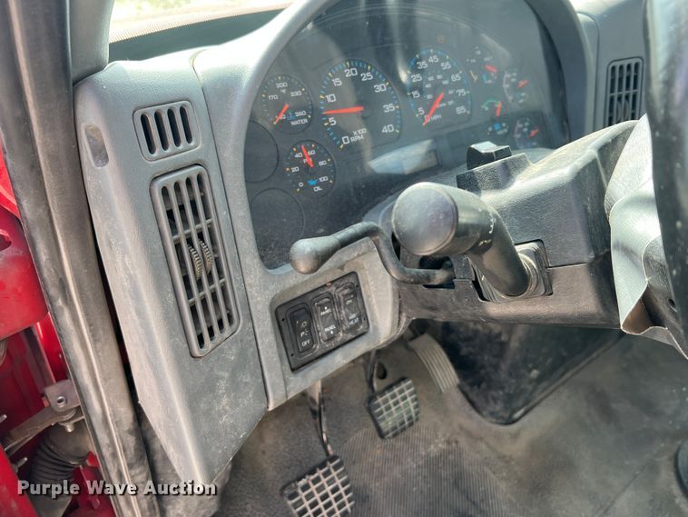 image for item JM9199 2004 International 4300  propane delivery truck