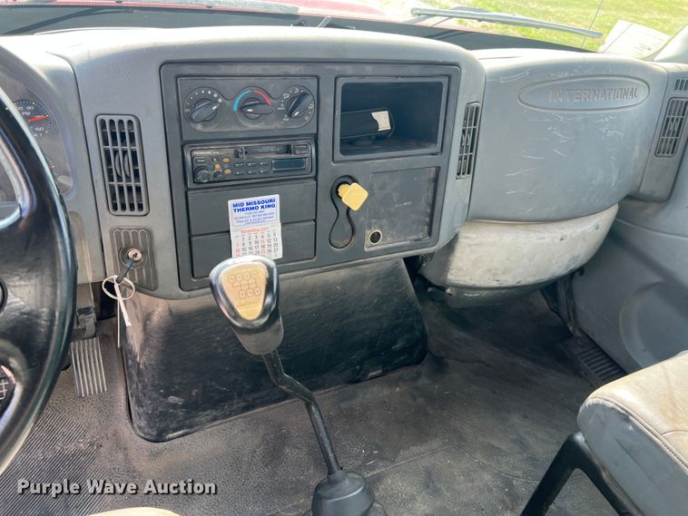 image for item JM9199 2004 International 4300  propane delivery truck