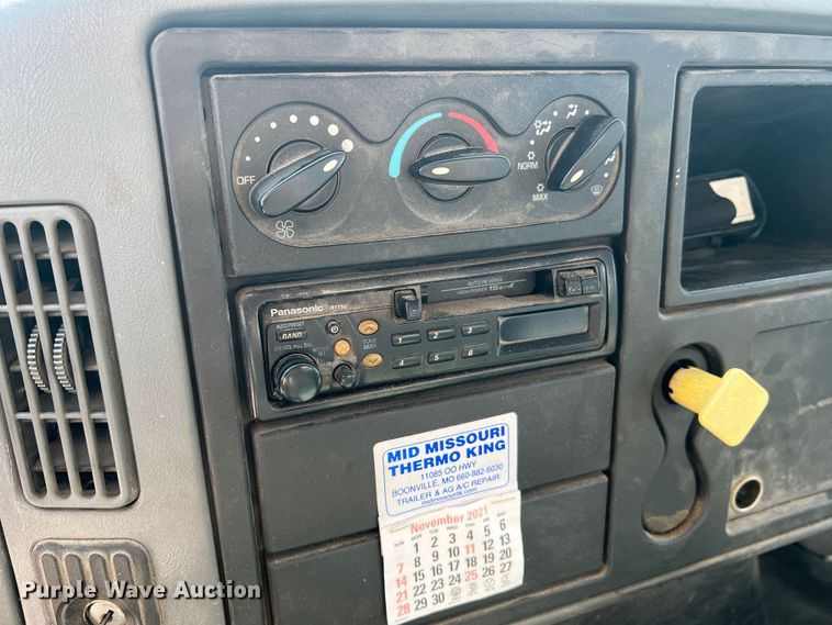 image for item JM9199 2004 International 4300  propane delivery truck