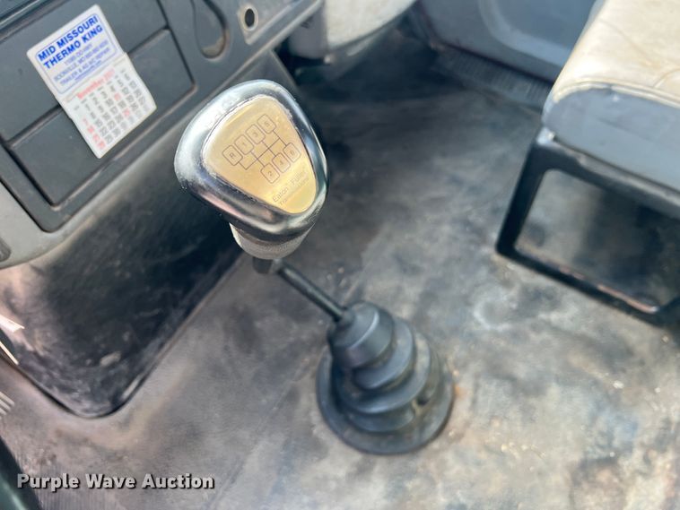 image for item JM9199 2004 International 4300  propane delivery truck