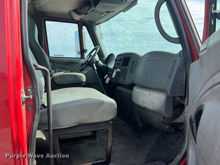 image for item JM9199 2004 International 4300  propane delivery truck