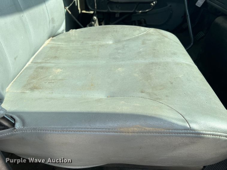 image for item JM9199 2004 International 4300  propane delivery truck