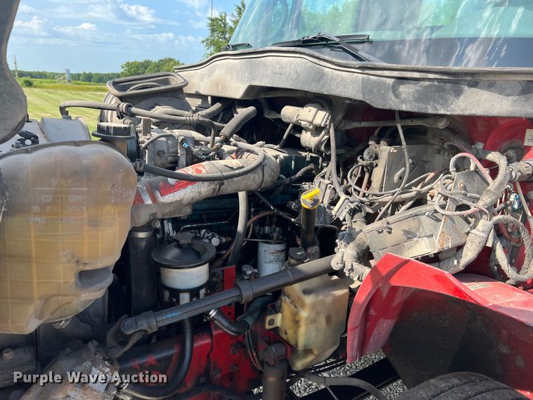 image for item JM9199 2004 International 4300  propane delivery truck