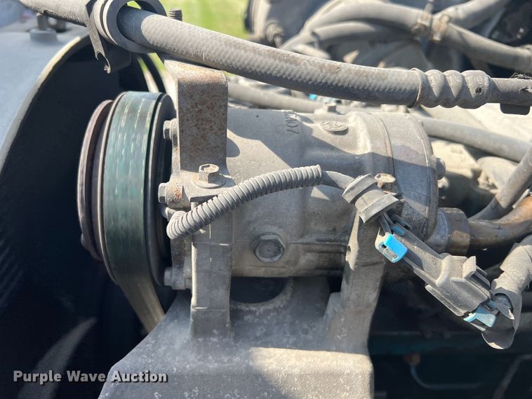 image for item JM9199 2004 International 4300  propane delivery truck