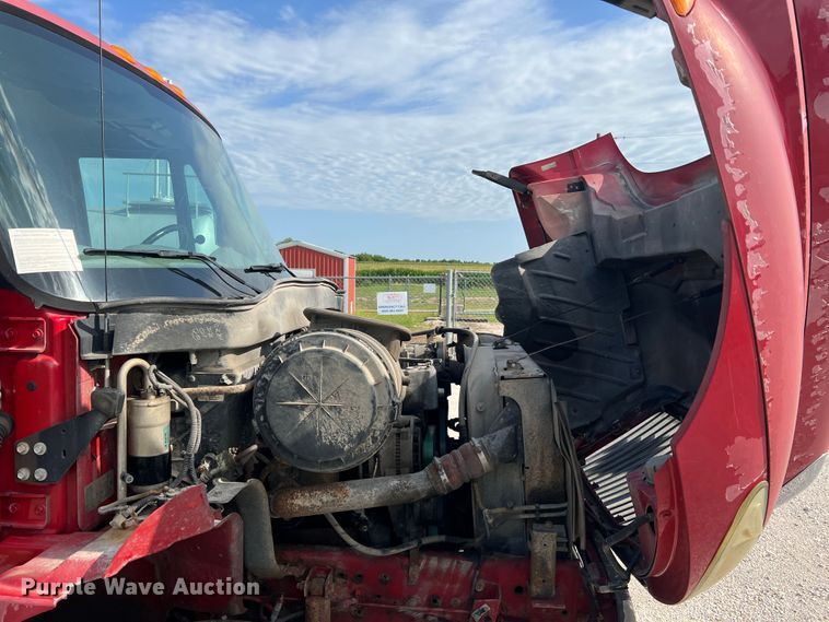 image for item JM9199 2004 International 4300  propane delivery truck