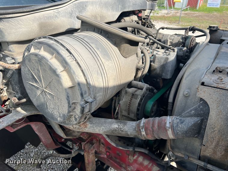 image for item JM9199 2004 International 4300  propane delivery truck