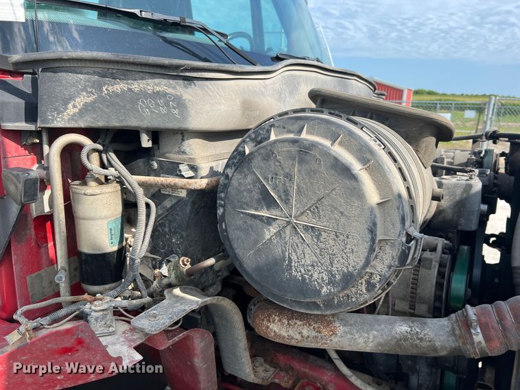 image for item JM9199 2004 International 4300  propane delivery truck