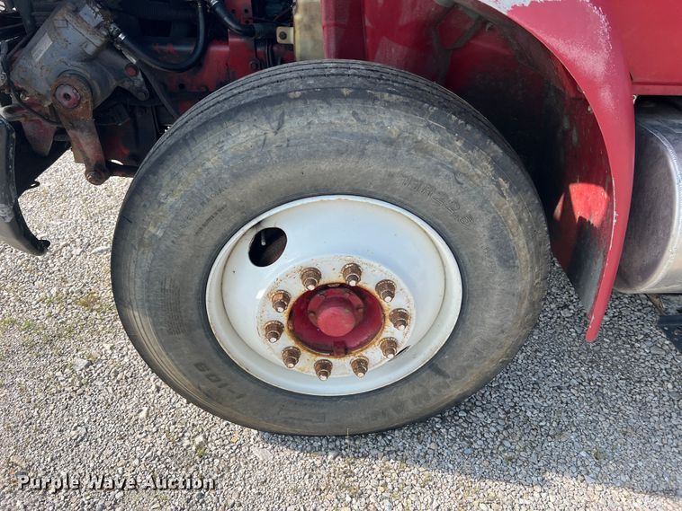 image for item JM9199 2004 International 4300  propane delivery truck