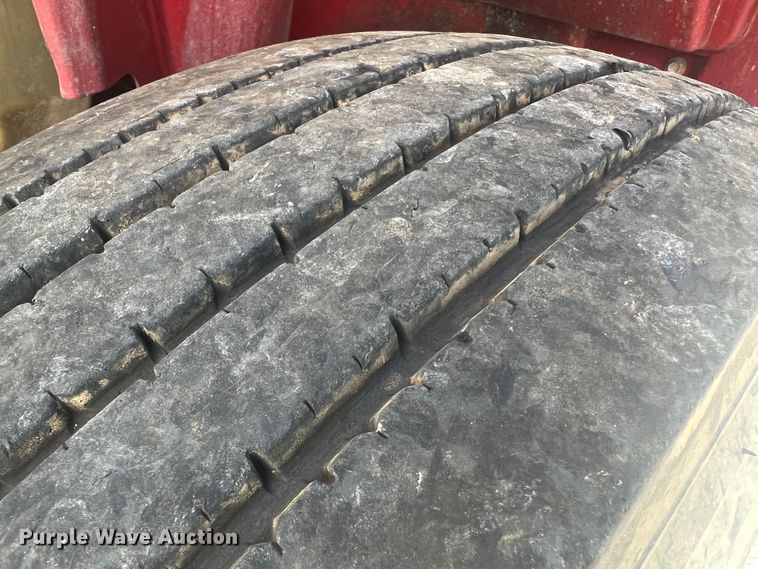 image for item JM9199 2004 International 4300  propane delivery truck