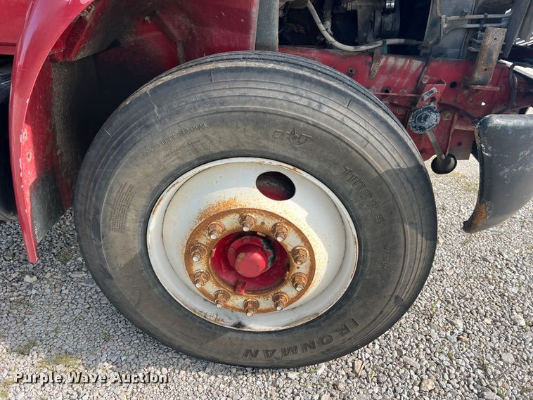 image for item JM9199 2004 International 4300  propane delivery truck