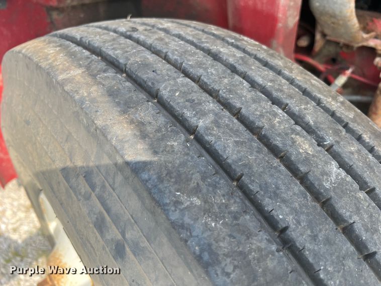 image for item JM9199 2004 International 4300  propane delivery truck