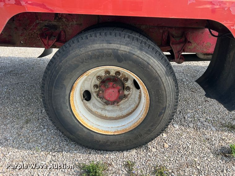 image for item JM9199 2004 International 4300  propane delivery truck