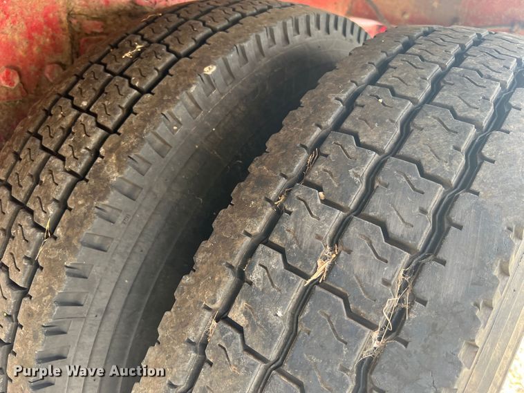 image for item JM9199 2004 International 4300  propane delivery truck