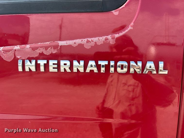 image for item JM9199 2004 International 4300  propane delivery truck