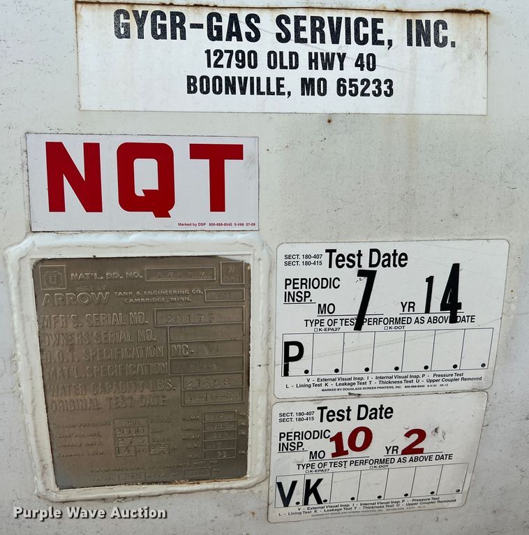 image for item JM9199 2004 International 4300  propane delivery truck