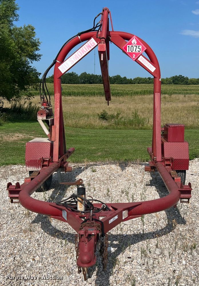 image for item JM9200 1990 H&H Equipment Company 10-HDWR-6  propane tank trailer