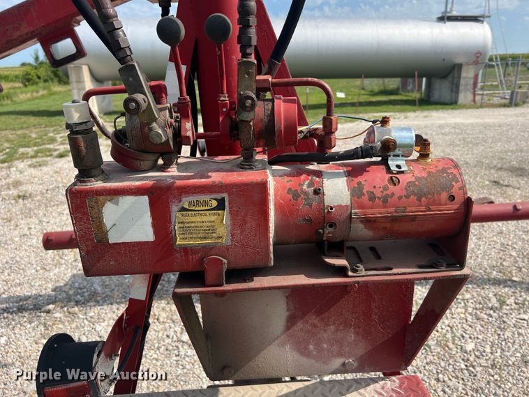 image for item JM9200 1990 H&H Equipment Company 10-HDWR-6  propane tank trailer